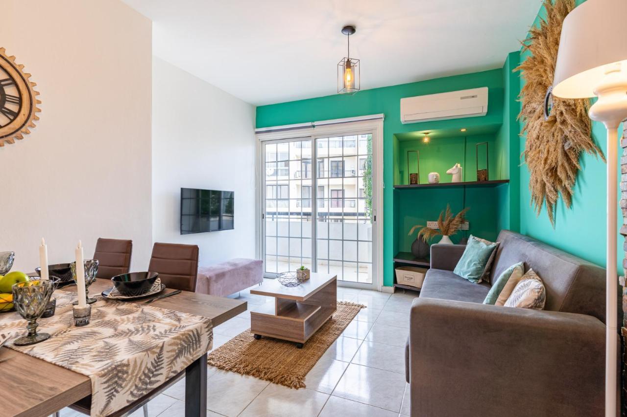 Araminta 2-Bedroom Apartment In Ларнака Екстер'єр фото